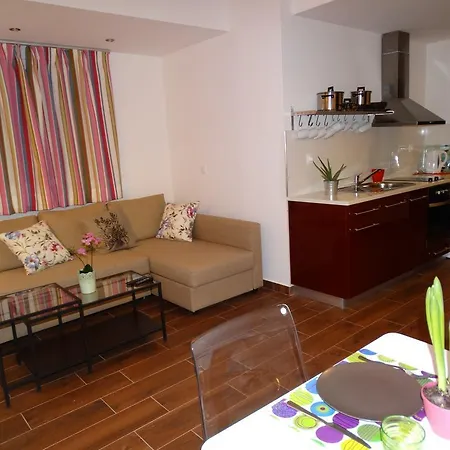 Casa de hóspedes Dassia Beach Pension 2*